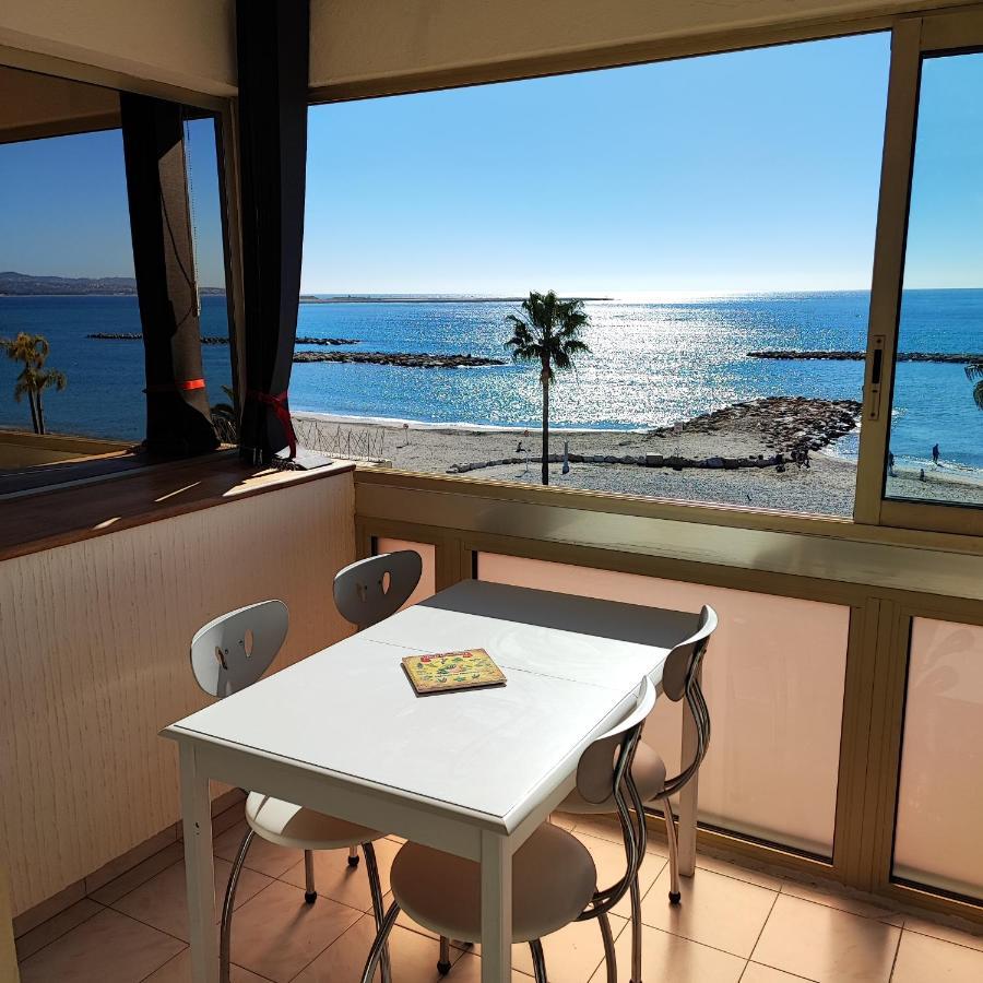 Grand Studio Bord De Mer- Acces Direct Aux Plages Saint-Laurent-du-Var Exterior foto